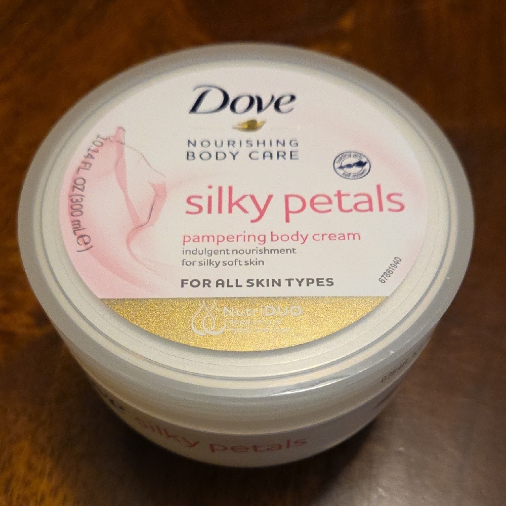 Dove Silky Petals Pampering Body Cream